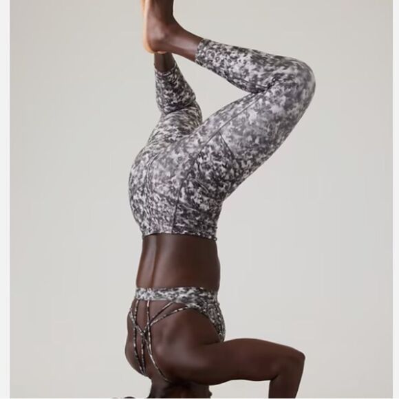 ATHLETA Salutation Stash 7/8 Tight Legging Size Small - Picture 10 of 10